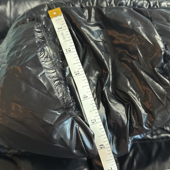 Orolay-90% down shiny black hooded ski vest with 4 front outer pockets.Size M - Picture 11 of 16